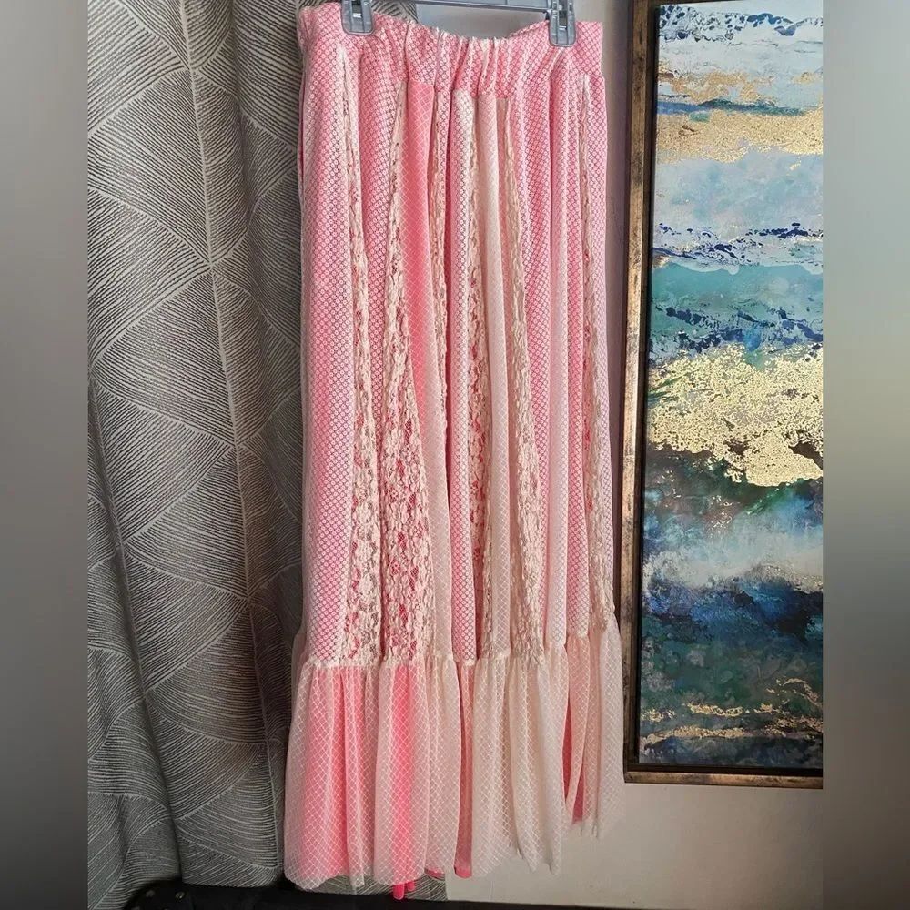 We Are HAH Long Skit Womens Size M/L Beige/ Pink Lace Tulle Pockets